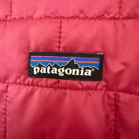 Patagonia Nano Puff size SMALL in Roamer Red with contrasting zippers. - Picture 6 of 8